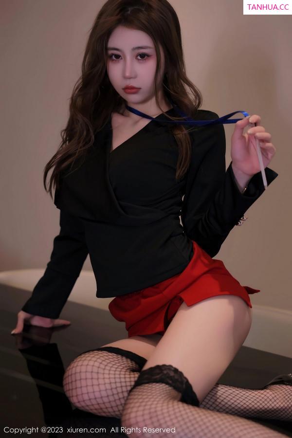 tina_甜仔  [XiuRen]高清写真图 2023.06.13 No.6903 tina_甜仔 黑丝美腿第36张图片